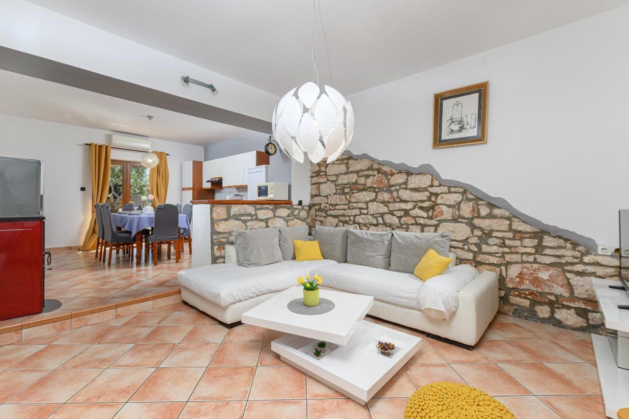 Villa Carla With Private Pool & Kids Playground - Pet Friendly Mutvoran Zewnętrze zdjęcie