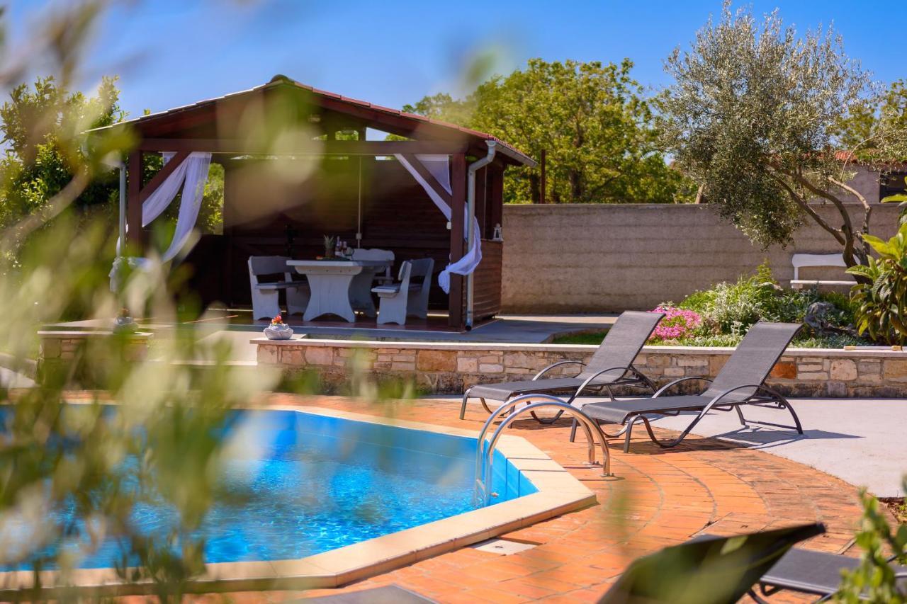 Villa Carla With Private Pool & Kids Playground - Pet Friendly Mutvoran Zewnętrze zdjęcie