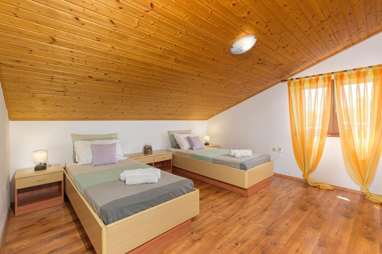 Villa Carla With Private Pool & Kids Playground - Pet Friendly Mutvoran Zewnętrze zdjęcie